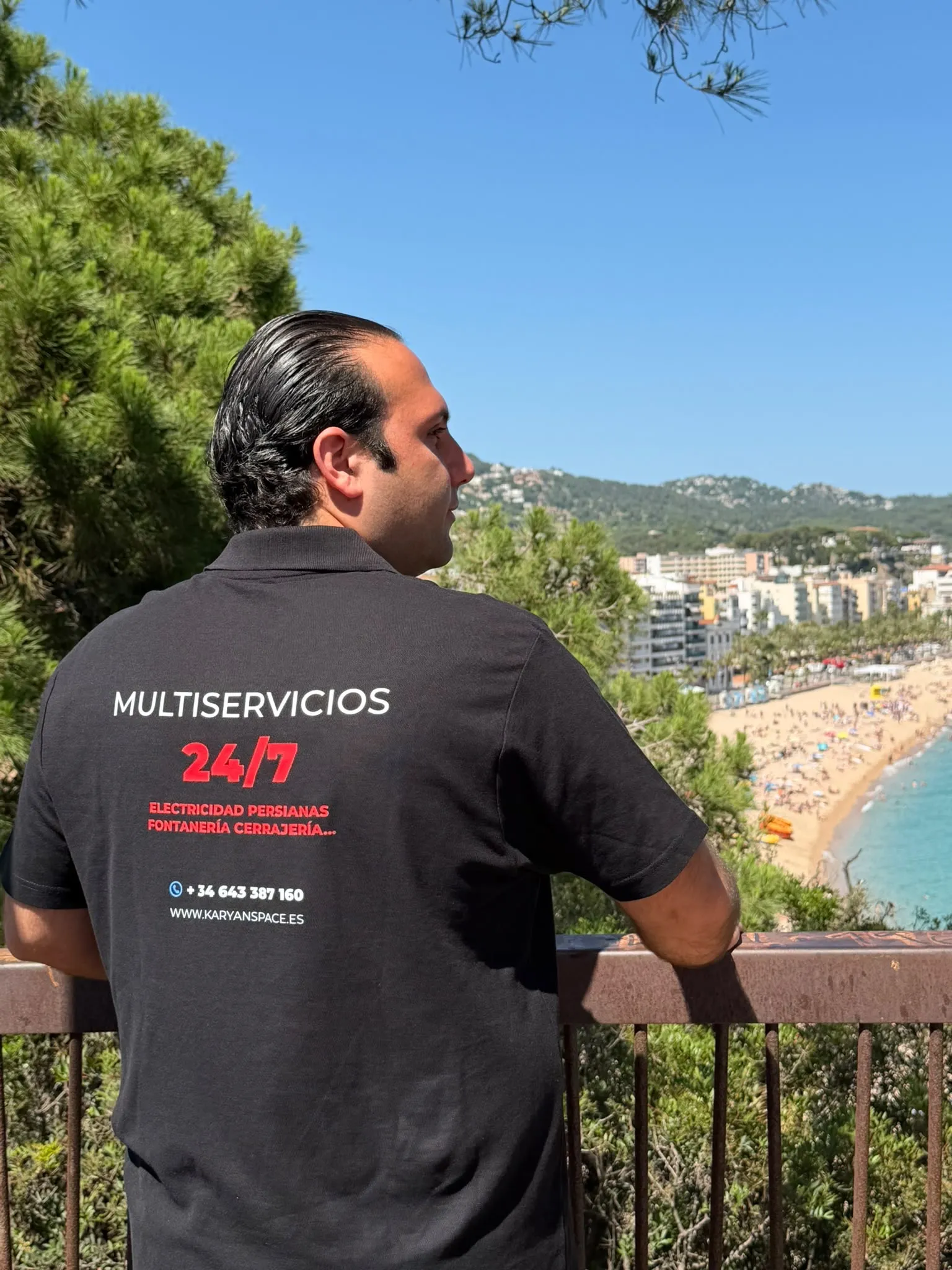 KarYan Space professional in company uniform in Lloret de Mar